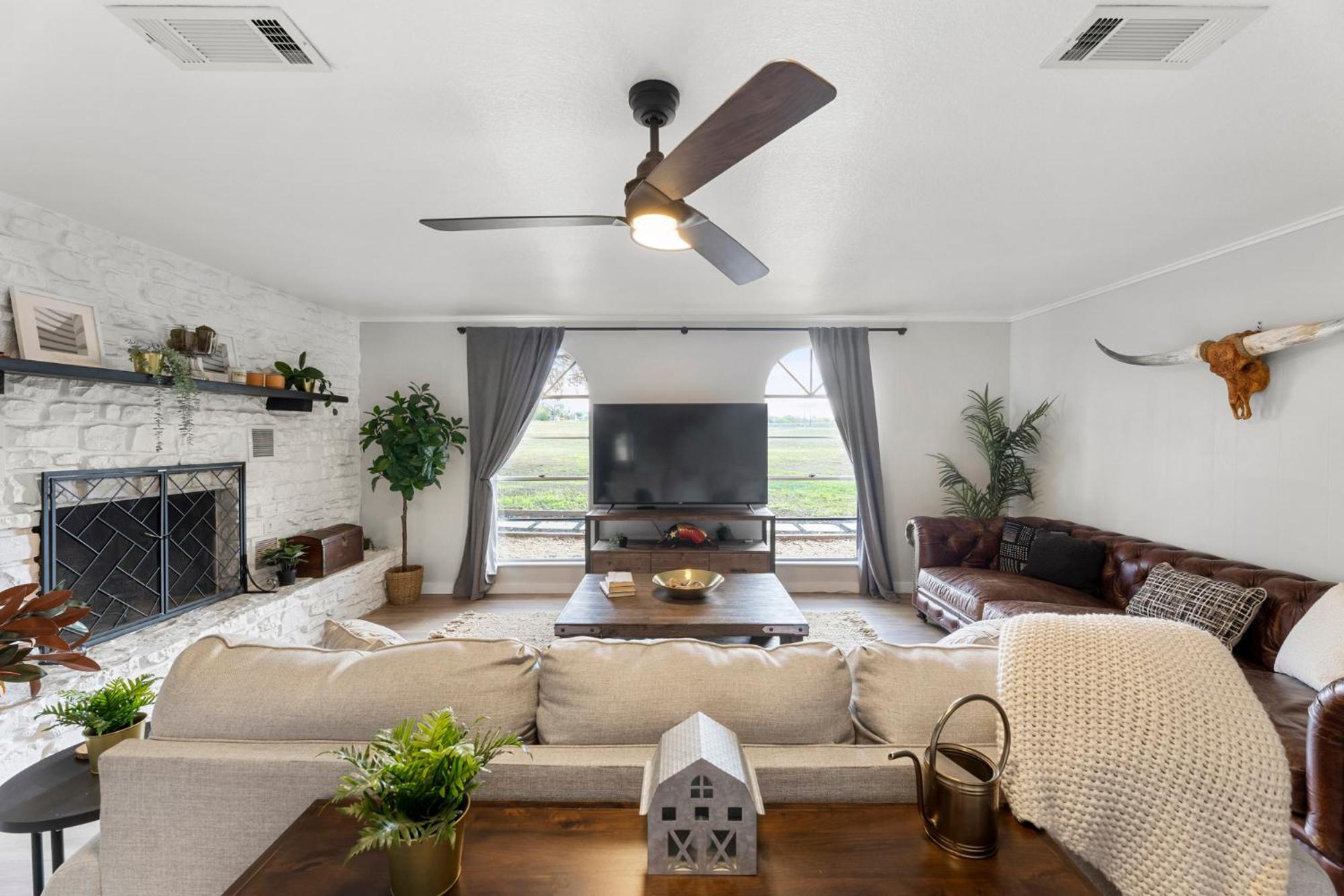Farm Retreat With Jacuzzi, Fire Pit, Mini Goats, Mini Ponies And Mini Cows Villa San Marcos Room photo