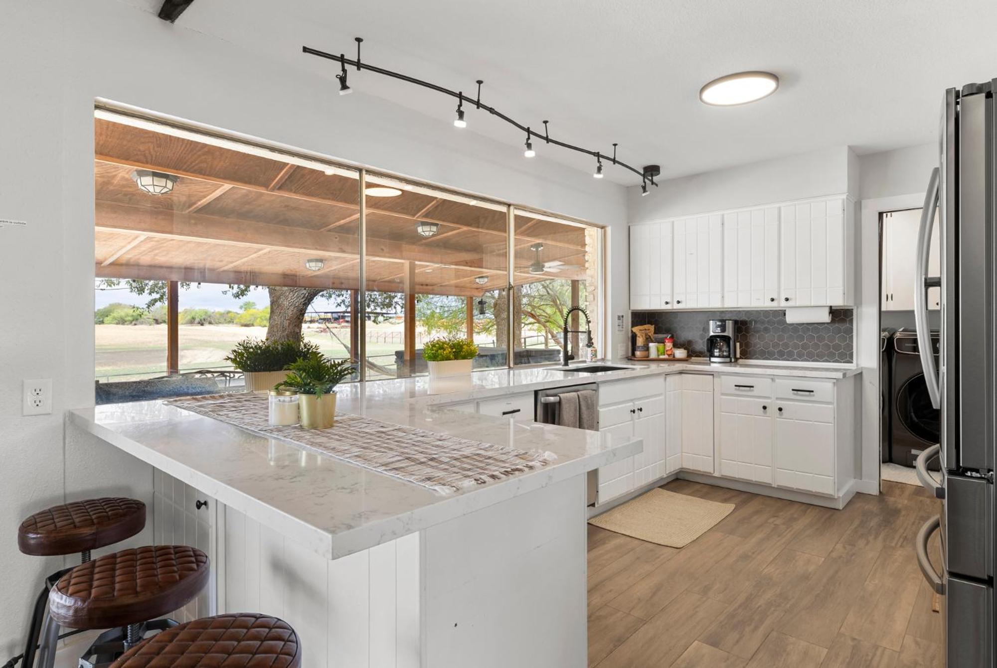 Farm Retreat With Jacuzzi, Fire Pit, Mini Goats, Mini Ponies And Mini Cows Villa San Marcos Room photo